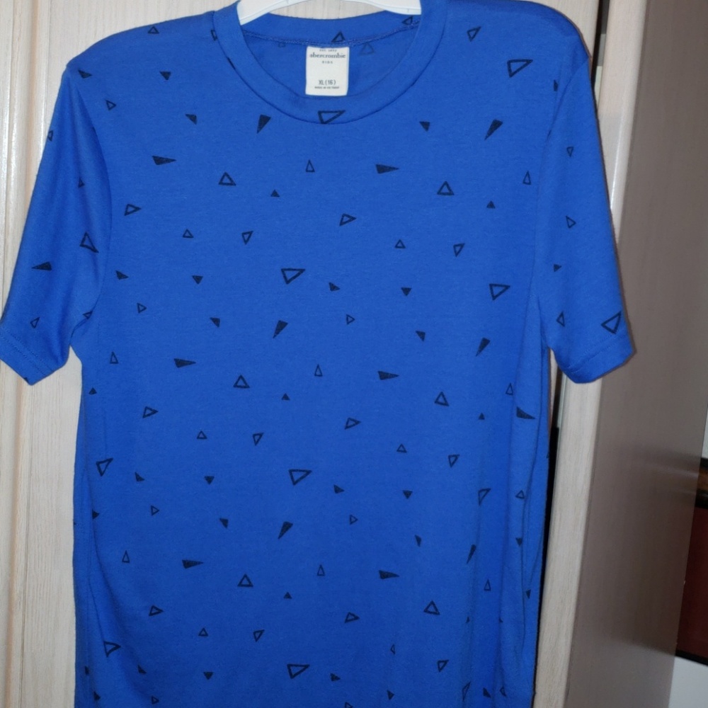 Abercrombie & Fitch boys Tshirt